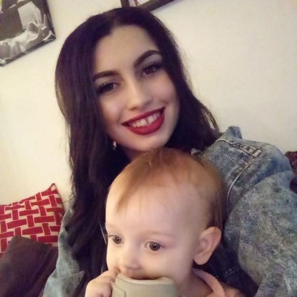 Meet your Posher, Tiffany - Picture 1 of 1